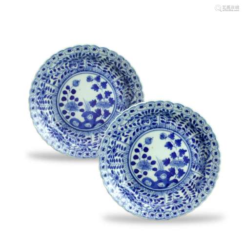 A Pair of Blue and White Saucers, 19th century 19世纪 青花盘...