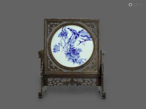 A Blue and White Roundel 青花插屏一件