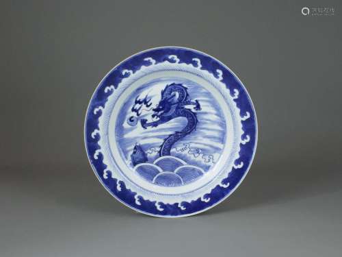 A Blue and White Dragon Plate, possibly Kangxi 或清康熙 青花...