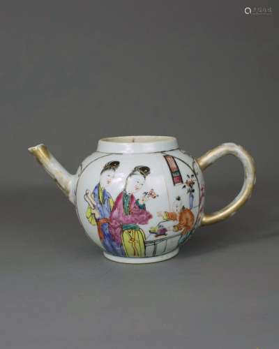A 'famille rose' Teapot, Qianlong 清乾隆 粉彩仕女图茶壶