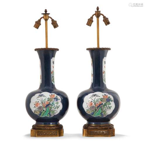 PAIRE DE VASES BOUTEILLE, SAMSON, XIXe SIÈCLEen porcelaine d...