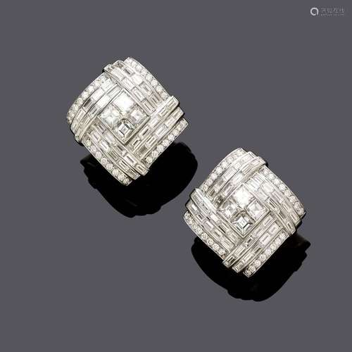 CLIPS D'OREILLES EN DIAMANT, BULGARI.Or blanc 750, 25g.Clips...