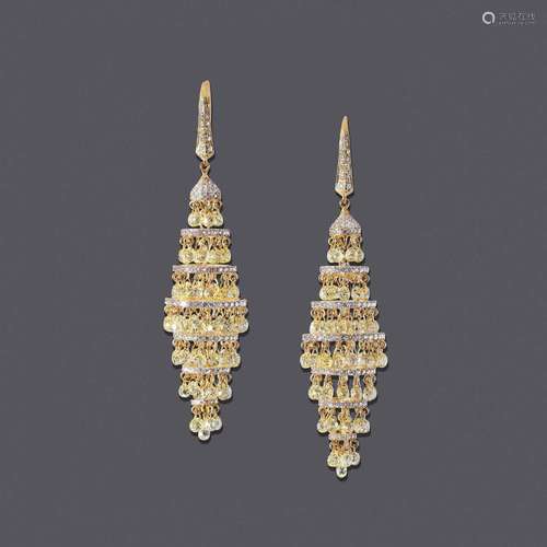 PENDENTIFS D'OREILLES EN DIAMANT.Or jaune 750, 13g.Boucles d...