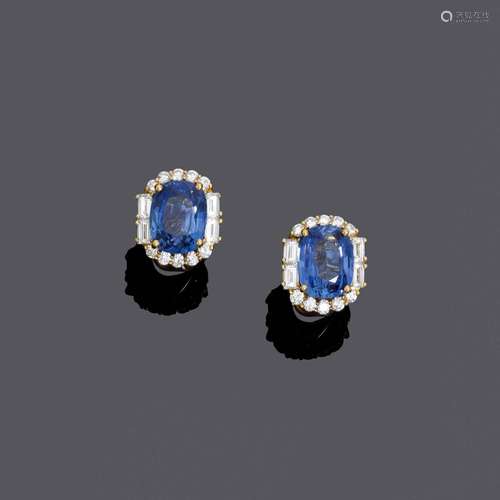 BOUCLES D'OR CEYLON-SAPHIR-DIAMANT, vers 1970.Or jaune 750, ...