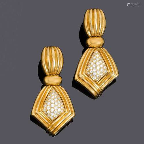 PENDENTIFS D'OREILLES EN OR DIAMANT, BOUCHERON.Or jaune 750,...