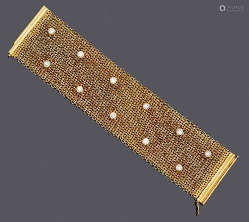 BRACELET DE DIAMANTS EN OR, vers 1945.Or jaune env. 690 et p...