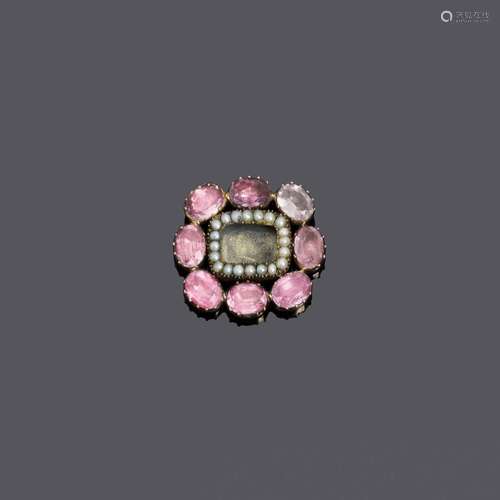 PENDENTIF DE PERLES TOPAS ROSE, vers 1840.Or rose, 6g.Penden...