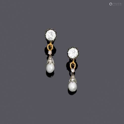 BOUCLES D'OREILLES EN PERLES NATURELLES ET DIAMANTS, vers 19...