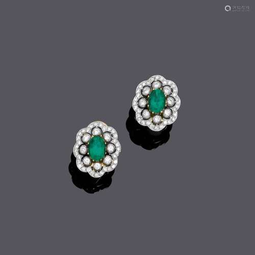 BOUCLES D'OREILLES EN DIAMANT DE SMARAGDE, vers 1950.Or blan...