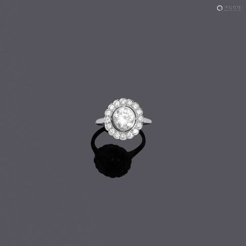 BAGUE EN DIAMANT, vers 1950.Platine 950, 4g.Bague Entourage ...