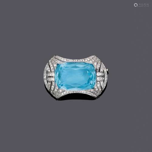 BROCHE AQUAMARINE-DIAMANT, vers 1930.Platine, 14g.Broche Art...