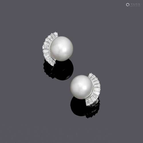 Boucles d'oreilles en perles et diamants, GÜBELIN.Or blanc 7...