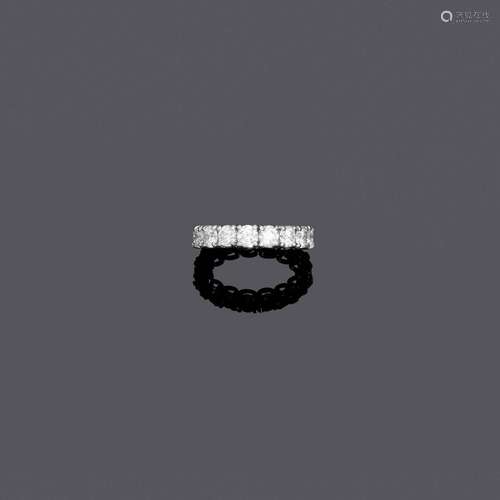 BAGUE EN DIAMANT.Or blanc 750, 3g.Bague Alliance classique e...