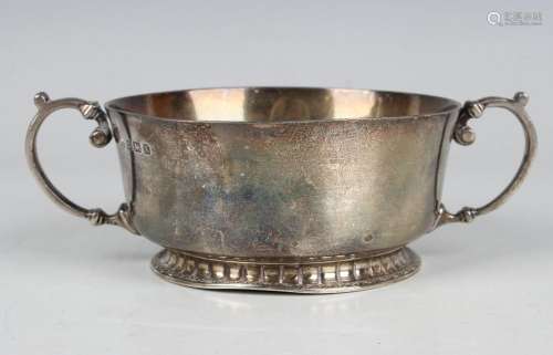 A George V silver circular two-handled bowl, on a circular d...