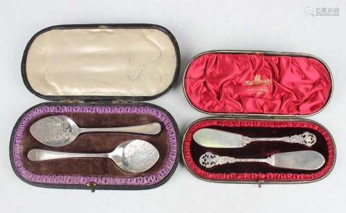 A pair of Victorian silver butter knives with pierced handle...