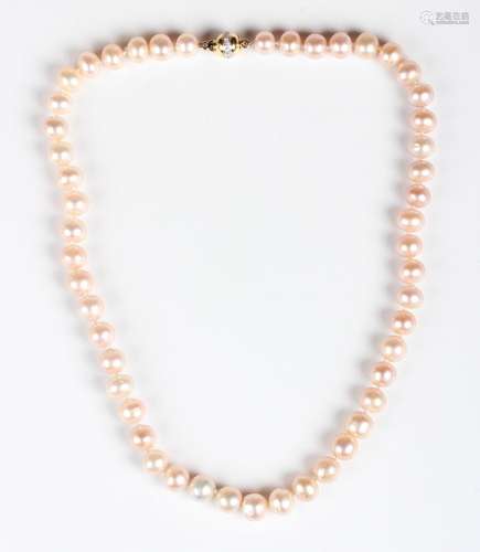 A single row necklace of slightly graduated cultured pearls ...