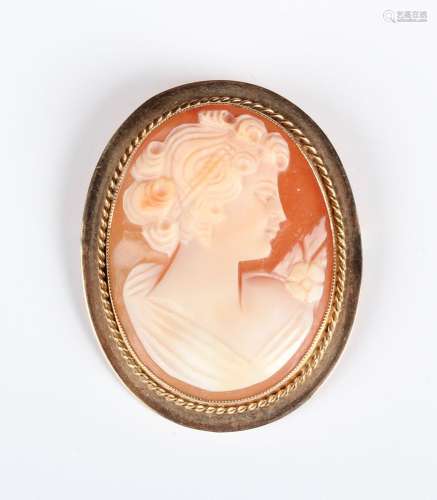 A 9ct gold mounted oval shell cameo brooch, carved as a port...