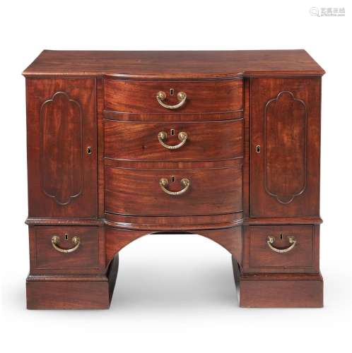 A GEORGE III MAHOGANY BREAKFRONT COMMODE, ATTRIBUTED TO WRIG...