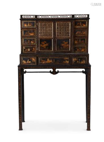 A BLACK AND GILT JAPANNED CABINET OR DESK ON STAND, EARLY 19...
