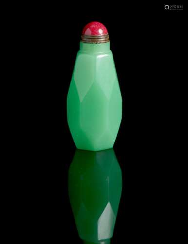 A turquoise glass faceted snuff bottle
