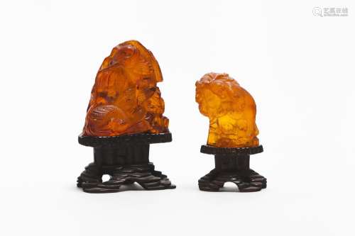 Two small amber carvings