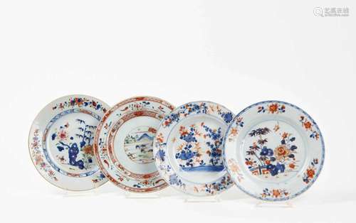 CHINE<br />
<br />
4 assiettes en porcelaine à décor inari b...