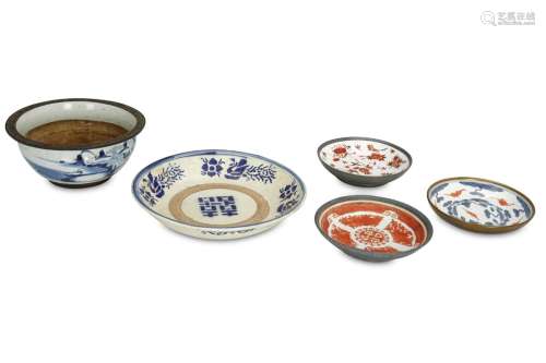 A group of East Asian porcelain table items