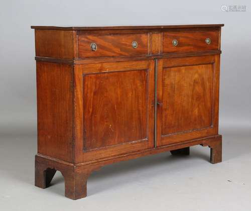 A late 19th/early 20th century George III style mahogany sid...