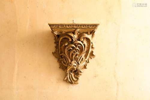 A LARGE CARVED GILTWOOD WALL BRACKET, IN THE MANNER OF JOHN ...