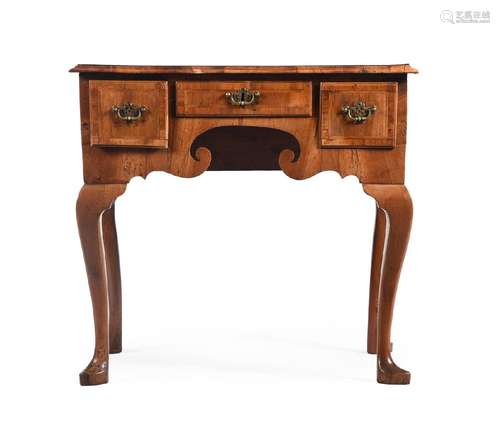 A GEORGE I FIGURED WALNUT AND FEATHER BANDED SIDE TABLE, CIR...