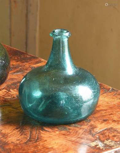 AN UNUSUAL PALE-GREEN TINT 'ONION' WINE BOTTLE, EARLY 18TH C...