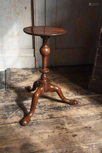 A GEORGE II MAHOGANY KETTLE STAND, CIRCA 1735