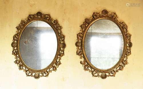 A PAIR OF ITALIAN CARVED GILTWOOD OVALL MIRRORS, FLORENTINE,...