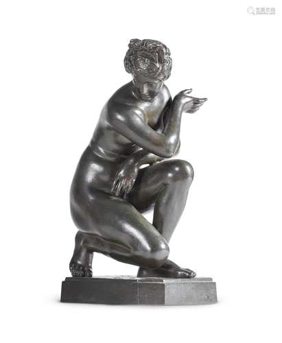 AFTER THE ANTIQUE, A BRONZE FIGURE OF THE CROUCHING VENUS, I...