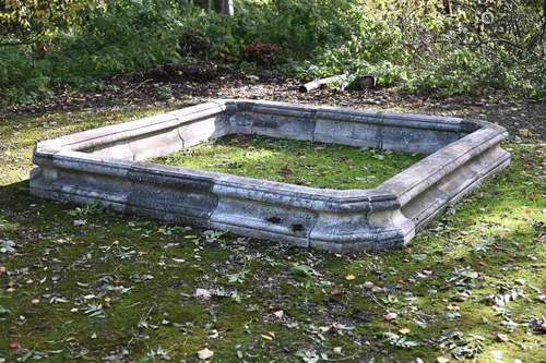 A COMPOSITION STONE FOUNTAIN OR POND SURROUND, LATE 20TH CEN...