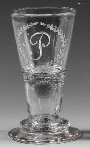 Schnaps- oder Branntweinglas mit Monogramm "P"