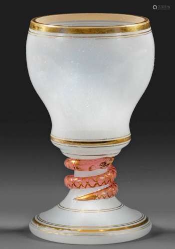 Alabasterglas-Pokal mit Schlange