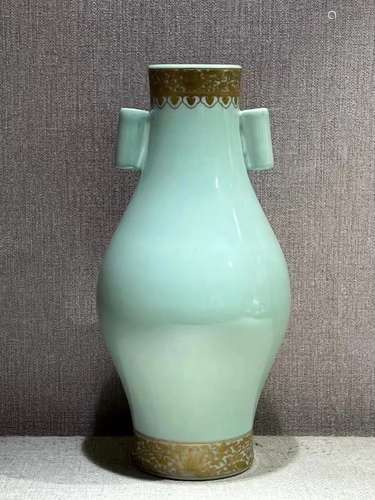 Bean Green Glazed Gold Guaner Olive Vase