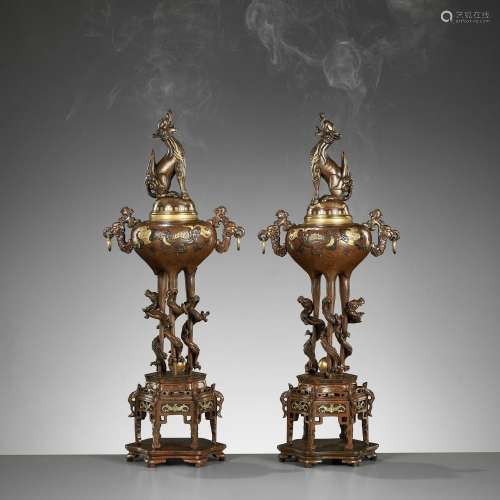 A PAIR OF SUPERB GOLD-INLAID BRONZE `MYTHICAL BEASTS` KORO (...
