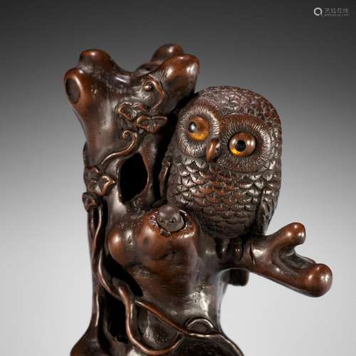 ITTOKUSAI: A BOXWOOD NETSUKE OKIMONO OF AN OWL WITH MOVABLE ...