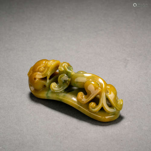Qing Dynasty Emerald Animal Pattern Belt Hook