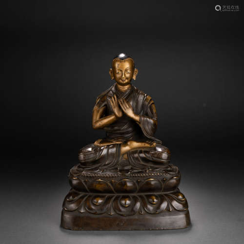 A bronze and gilt figure of a seated guru, Qing Dynasty