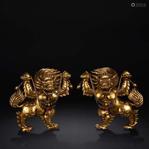 A Pair of Auspicious Beasts in Gilt Bronze, Qing Dynasty