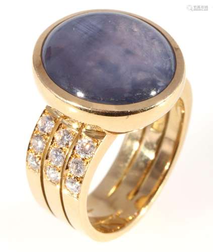 750 gold ring sapphire with 18 diamonds ca. 0.9 ct, 18K Gold...