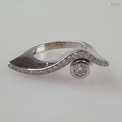 Extravaganter Ring im Art-Déco-Stil - Silber, ausgefasst mit...