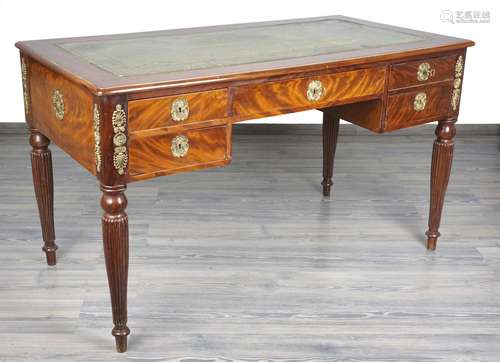 France 19th century writing desk with leather inlay, Schreib...