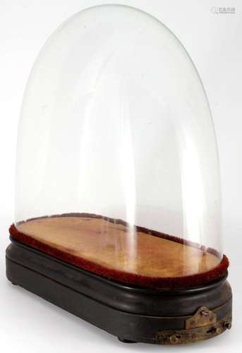 Large glass dome with music box 19th century, Großer Glasstu...