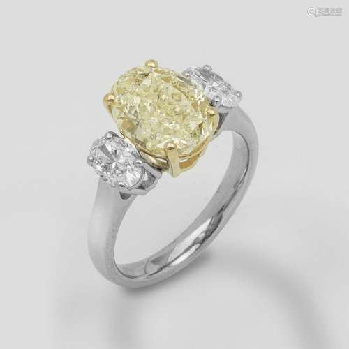 Glamouröser Natural Yellow-Fancy-Diamantring