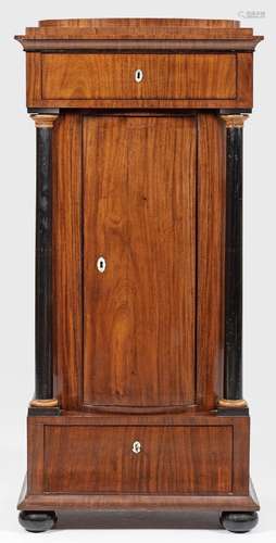 Biedermeier-Pfeilerschrank