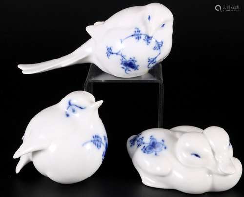 Royal Copenhagen Musselmalet bird and a pair of ducks, Vogel...